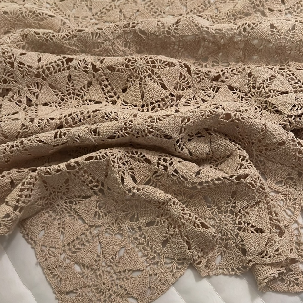 CROCHETED VINTAGE BEDSPREAD HAND MADE USA FINE HEIRLOOM QUALITY Linen LARGE SIZE